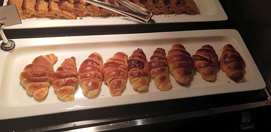 Protea Hotel by Marriott Dar es Salaam Courtyard