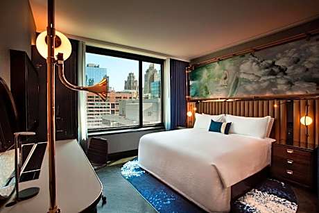 King Room with Adapted Tub - Mobility Accessible