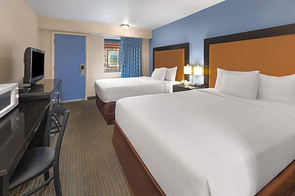 Days Inn by Wyndham Mackinaw City/Bridgeview Area
