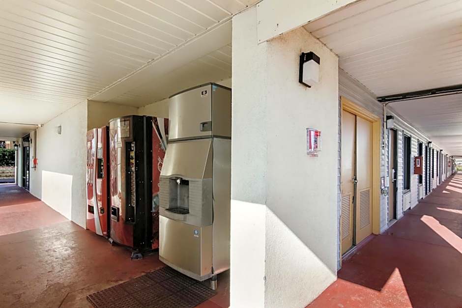 Econo Lodge - Conyers