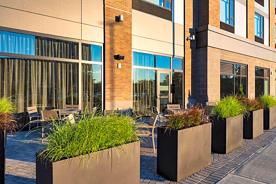 Holiday Inn Express Boston Logan Airport - Revere By IHG