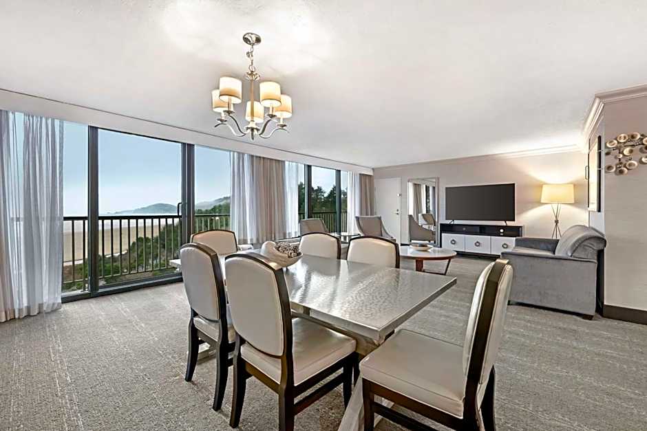 Best Western Plus Agate Beach Inn