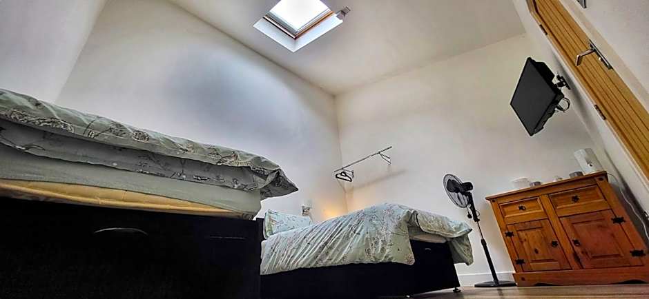 Deepcut Lodge Bed & Breakfast Self Service