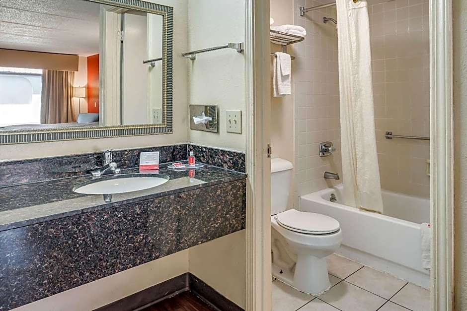 Econo Lodge Inn & Suites Griffin North