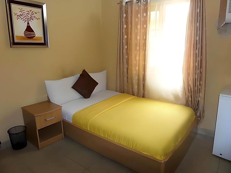 De Lawrence Court & Suites