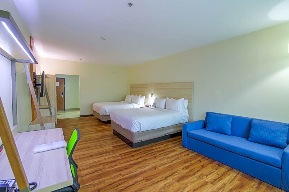Holiday Inn Express & Suites Raymondville By IHG
