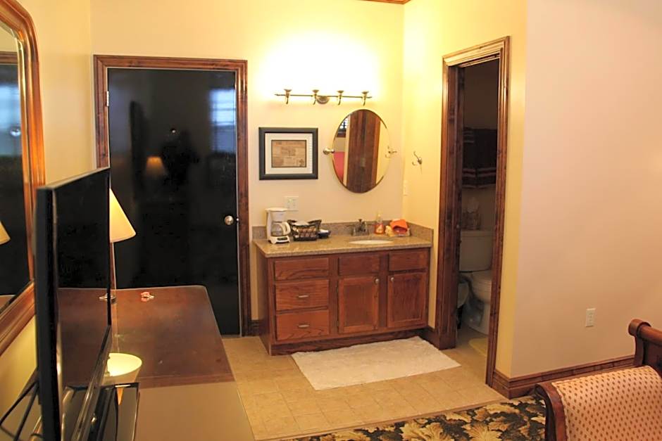 Caldwell Messenger Suites