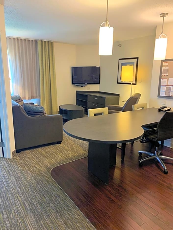 Candlewood Suites Fargo-North Dakota State University By IHG