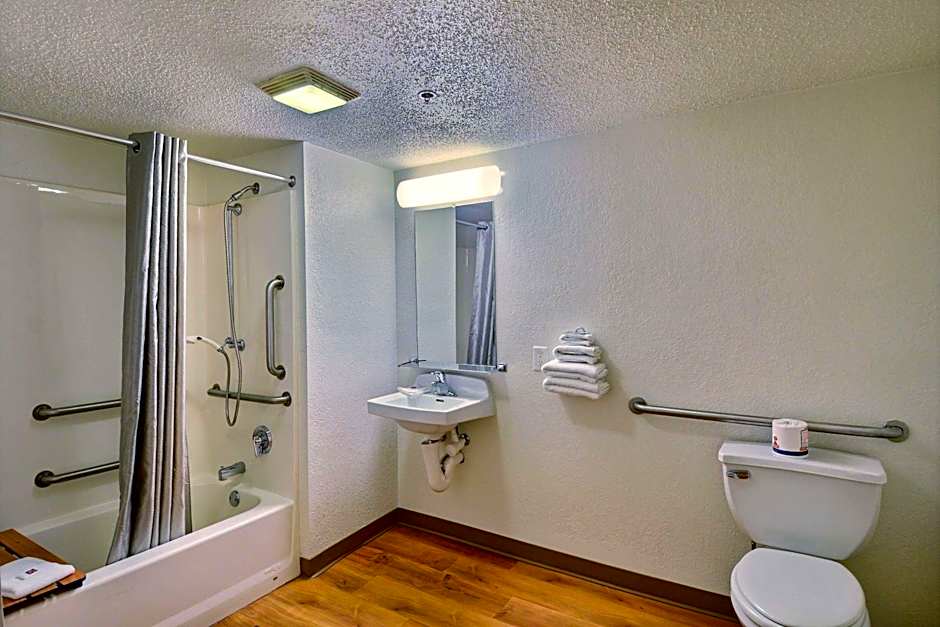 Motel 6-Tewksbury, MA - Boston