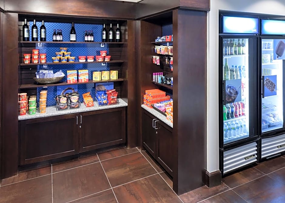 Hampton Inn & Suites Omaha-Downtown