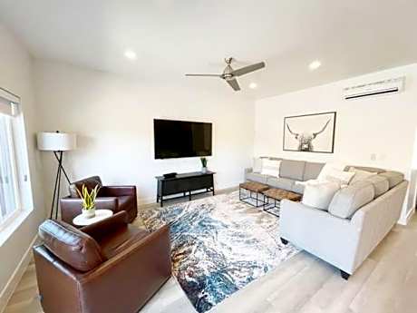 New Family-Friendly Townhome w/ Pool & Hot Tub