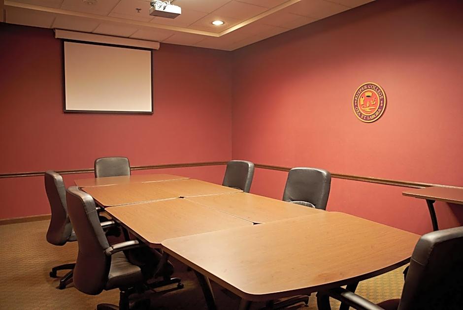 Country Inn & Suites by Radisson, Grand Rapids East, MI