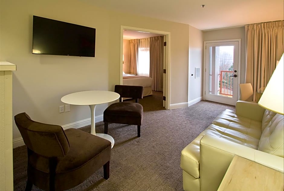 Ashland Hills Hotel & Suites