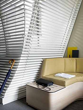 Classic Room with balcony including self-service snacks and drinks at the Club (1 Queen Bed)