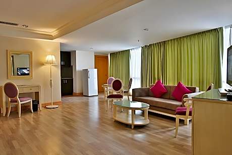 Executive Corner Suite