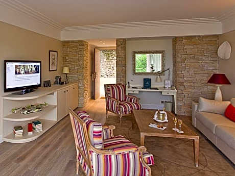 Deluxe Suite with Garden View