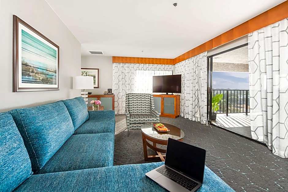 DoubleTree by Hilton Hotel Carson