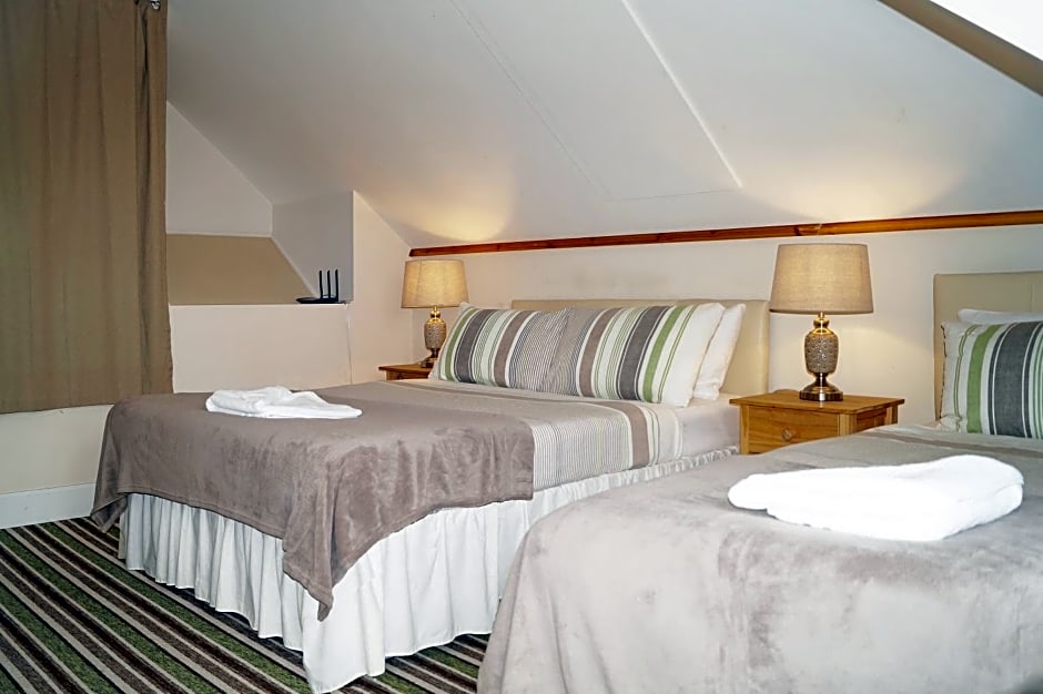 Ricky Road Guest House - Premium