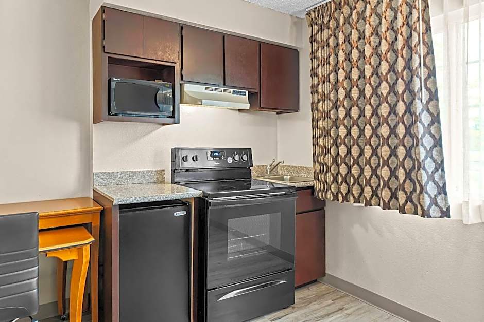 Rodeway Inn & Suites Portland West - Beaverton