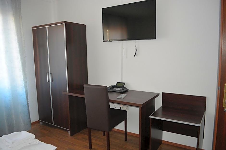B&D Hotel