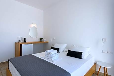 Double or Twin Room with Sea View