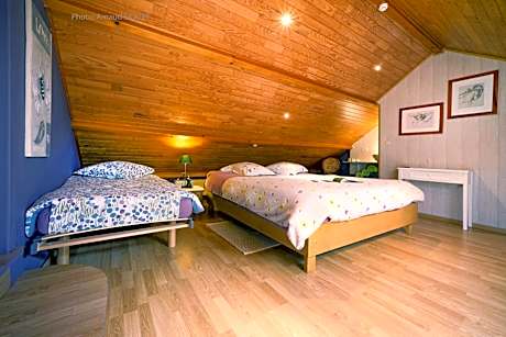 Deluxe Room (2 Adults + 1 Child)