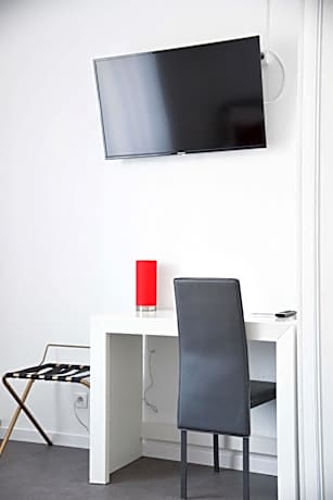 Basic Quadruple Room (2 Adults + 2 Children)