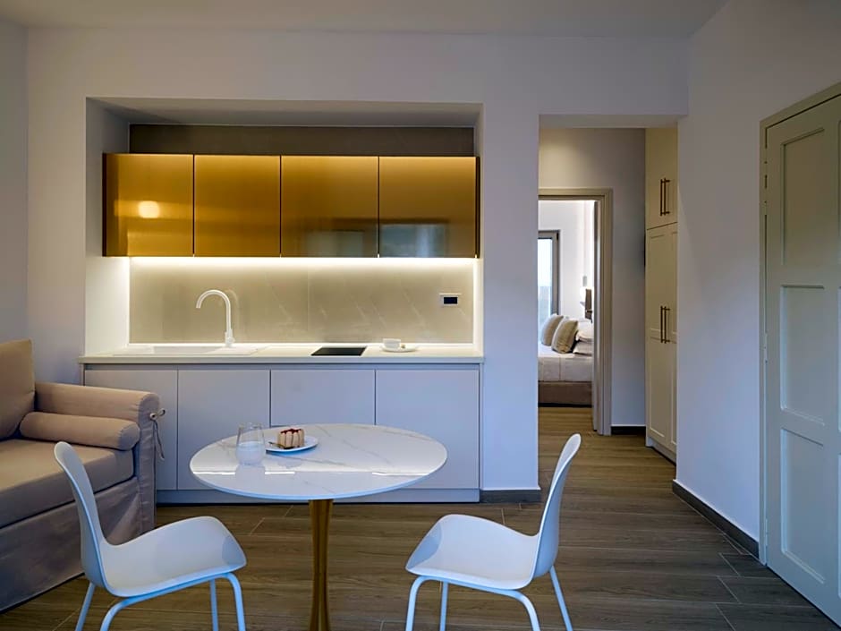 Golden Luxury Suites