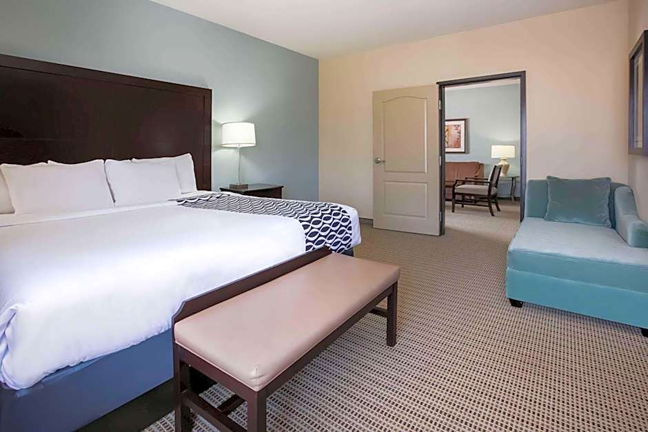 La Quinta Inn & Suites by Wyndham DFW Airport West - Euless