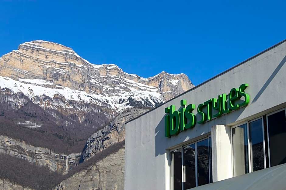 ibis Styles Crolles Grenoble A41