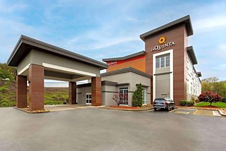 La Quinta Inn & Suites by Wyndham Knoxville Central Papermill