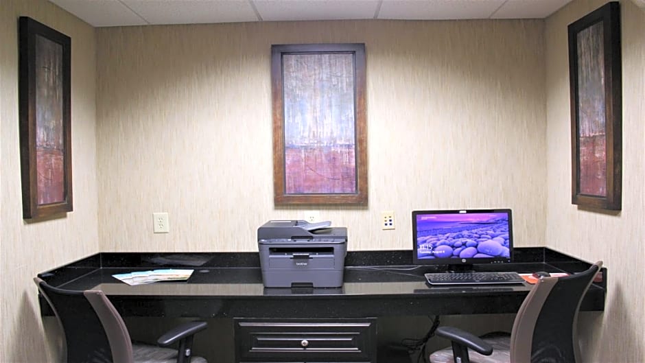 Holiday Inn Express Hotels & Suites Rockingham West By IHG