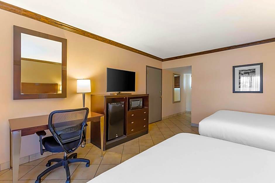 Best Western Plus Raton Hotel