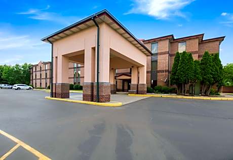 Quality Inn & Suites Sellersburg - Louisville Area