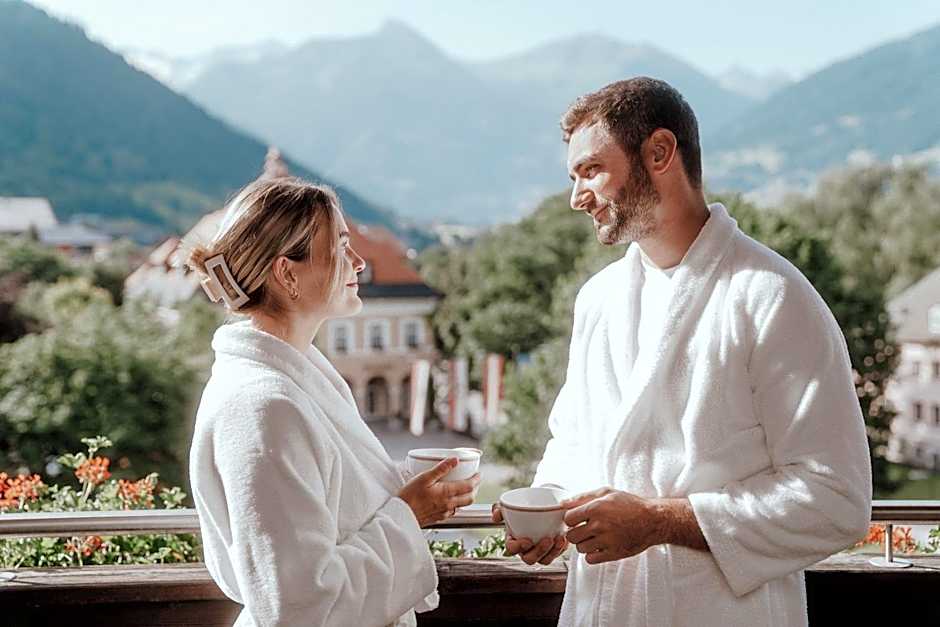 Österreichischer Hof-im Bademantel direkt in die Alpentherme