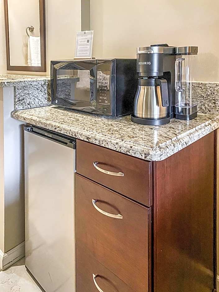Renovated 2BR at Maui Banyan - Pool, Hot Tub, A/C