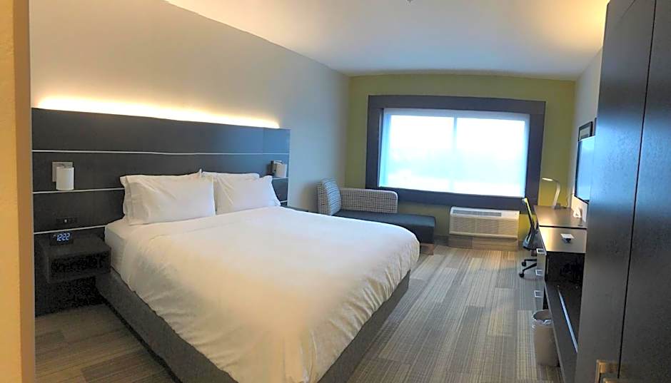 Holiday Inn Express And Suites Warrensburg North By IHG
