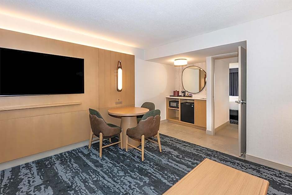 Embassy Suites by Hilton Minneapolis Bloomington Edina