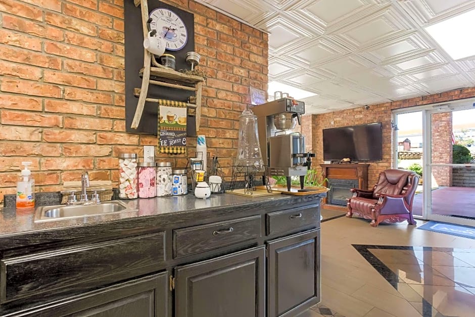 Rodeway Inn Branson, Brick House
