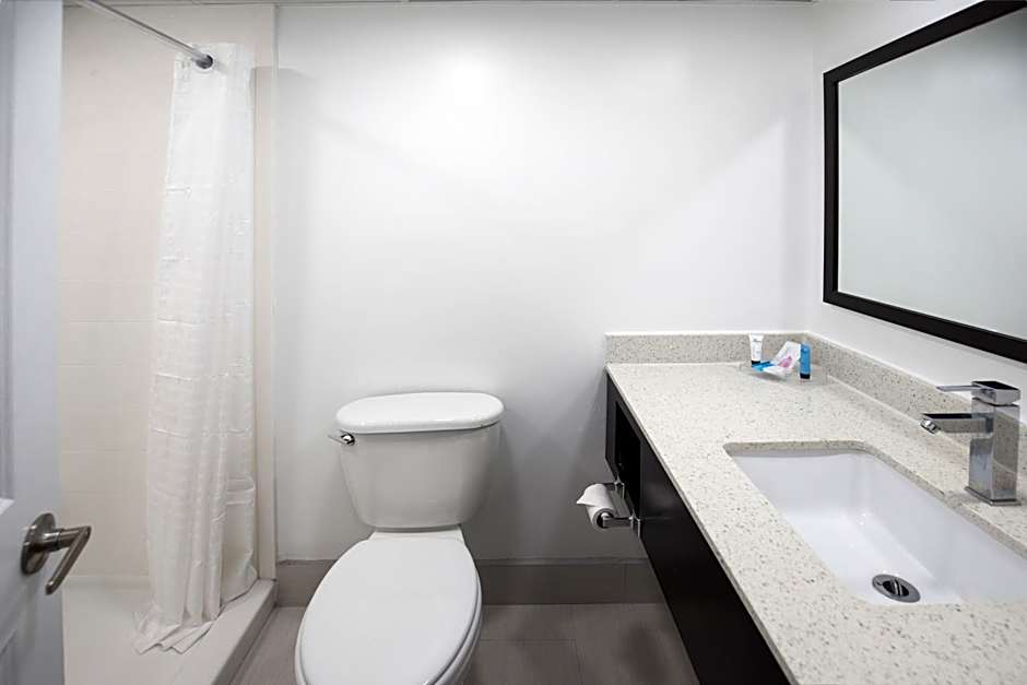 Blu Atlantic Hotel & Suites