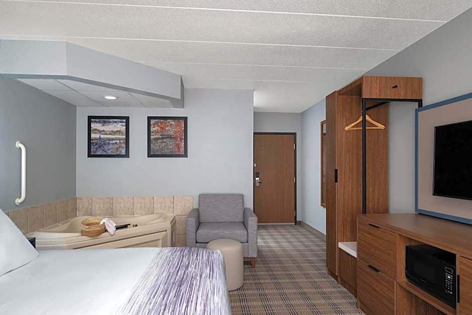 AmericInn by Wyndham Baldwin
