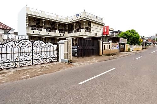 OYO 3044 Adelia Residence