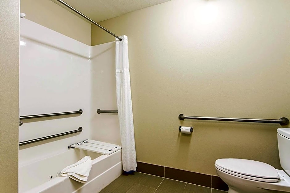 Comfort Inn & Suites Redwood Country