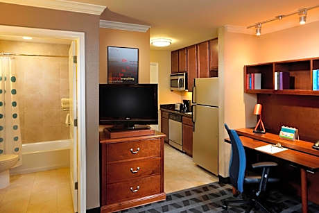 Studio Suite, 2 Queen Beds (Mobility/Hearing Accessible, Tub)