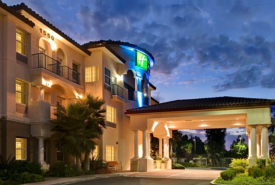 Holiday Inn Express Hotel & Suites Corona