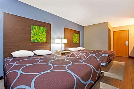 Deluxe Business Queen Room with Two Queen Beds - Non-Smoking