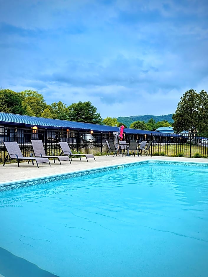 Travelodge by Wyndham Lake George NY