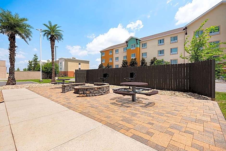 La Quinta Inn & Suites by Wyndham Gonzales