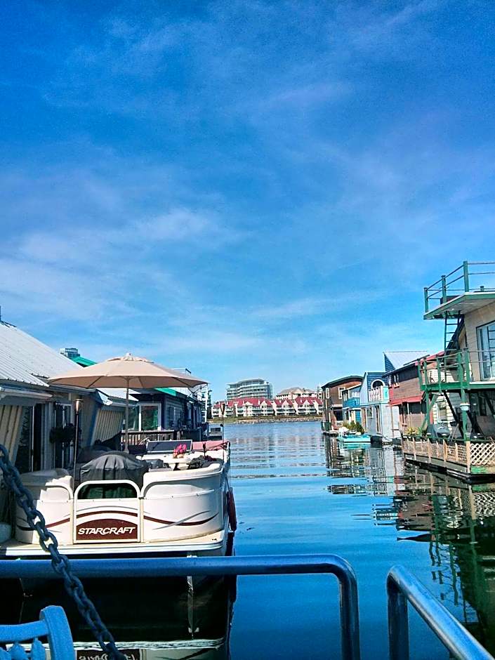 A Float Home B&B in Fisherman’s Wharf