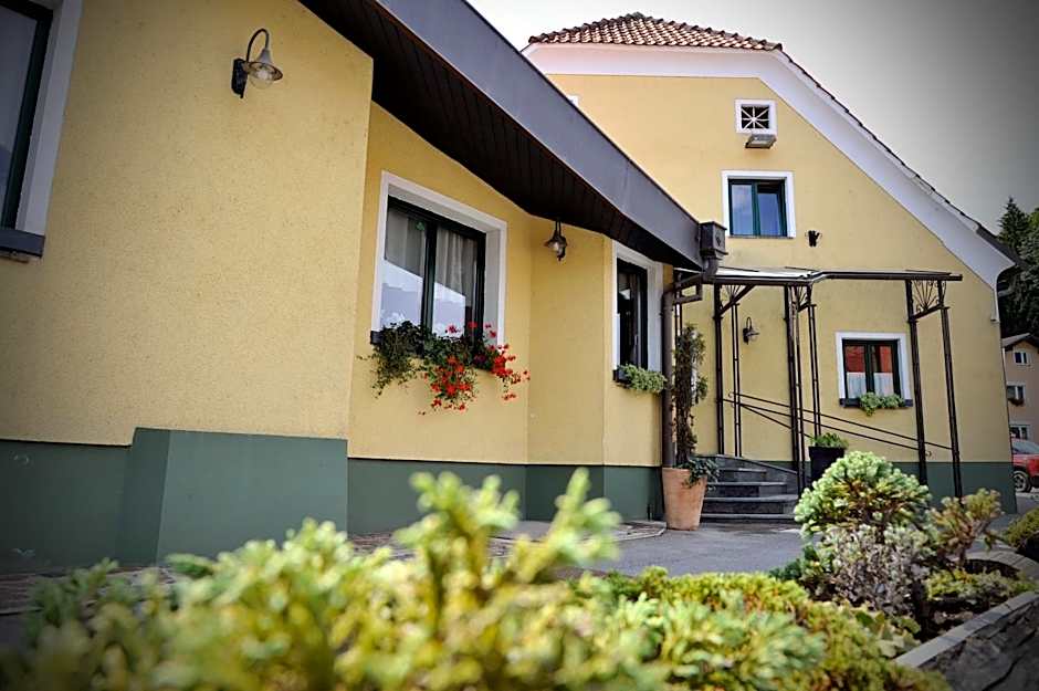 Gostilna in Prenočišča Brančurnik